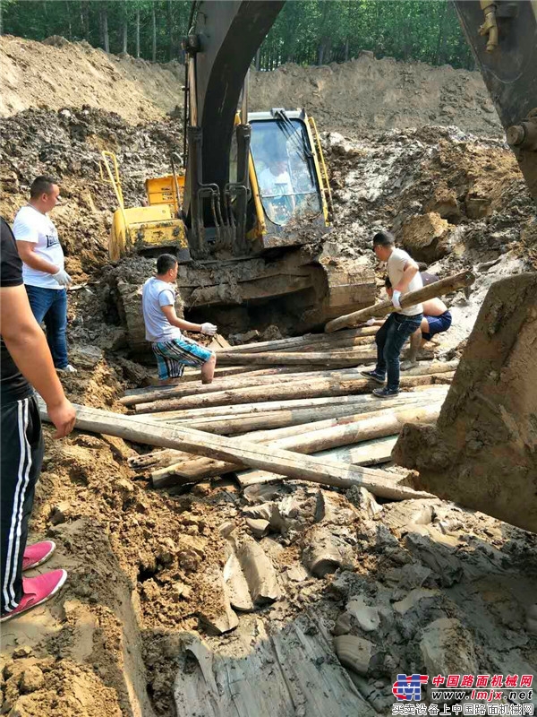 30余人参与，20小时接力 河南巩义路面机友会助被困机友脱离险境