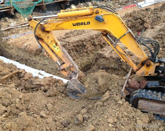 挖掘机推土铲是多余的？那是因为你不知道，它有这么多用途！